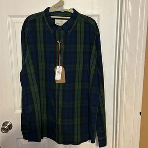 Men’s Weather Proof Vintage long sleeve button down shirt.